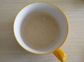 胚芽米淘洗干净，用清水浸泡2小时