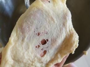 2．揉成团后用3档揉出厚膜的状态。