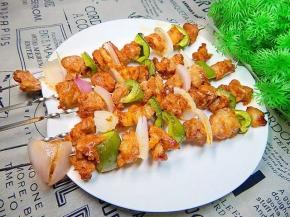 刷上一层剩余的腌料，在烤10分钟