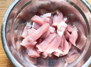 里脊肉切成条