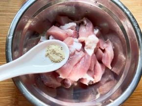 少许白胡椒粉