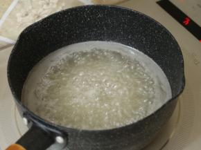 一直煮到糖水沸腾。