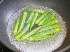焯水1分钟。