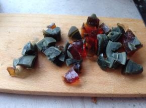松花蛋去皮切小丁