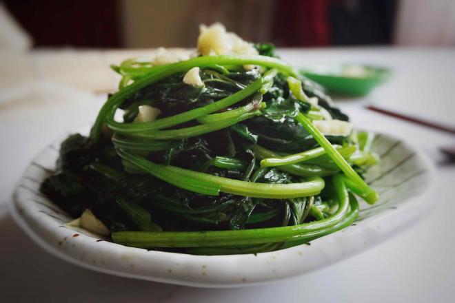 一道女人越吃越美丽的蒜香红薯叶