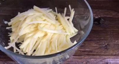 装入大点的碗中