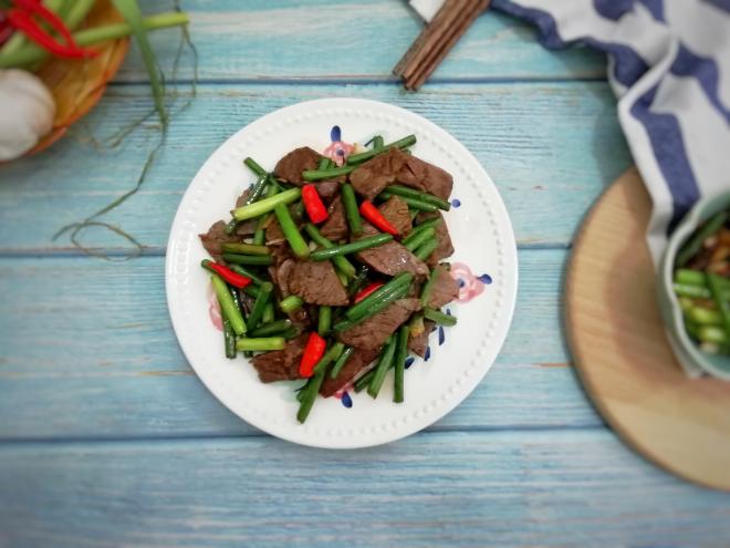 牛腱子肉炒蒜苔