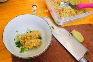 香菜蘸料：香菜一小把、羊肉原汤60g生抽30g 芝麻一小勺 糖1g搅拌均匀，根据情况倒入一小勺香油/辣椒油