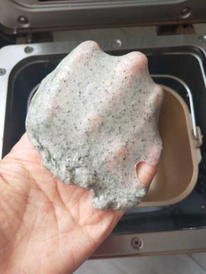 4、揉到完全阶段，出薄膜为止。