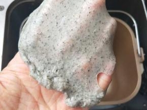 4、揉到完全阶段，出薄膜为止。