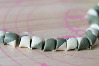 11、切成小块，一个大约2克大小。