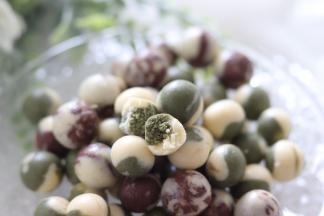 15、这两种做法都可以，这样做出的奶粉球，好看又多重口味，很好吃。