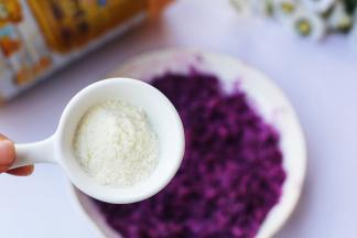 加入一勺澳优能立多G4奶粉。