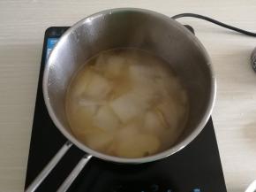 炖煮期间可以开盖子，搅拌1-2次。