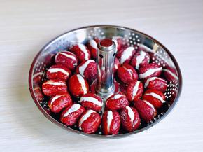 依次做完，摆放在蒸网上，开口处朝上。