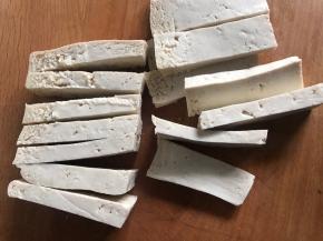 豆腐洗净切成长条