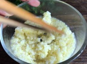 放入碗中放凉