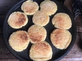 煎至两面金黄即可