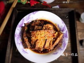 出锅装盘撒上葱花