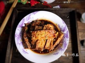 出锅装盘撒上葱花