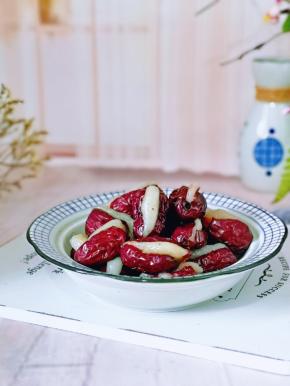 还可以淋上蜂蜜或者桂花，都很好吃。