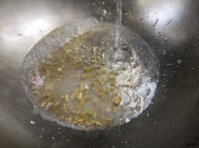加入适量清水
