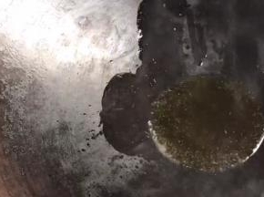 起锅烧油至冒烟