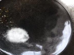 起锅烧开水，加盐