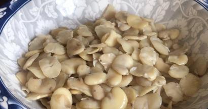 捞出装入大点的碗中