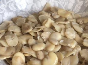 捞出装入大点的碗中