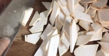 杏鲍菇洗净切成薄片