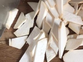 杏鲍菇洗净切成薄片
