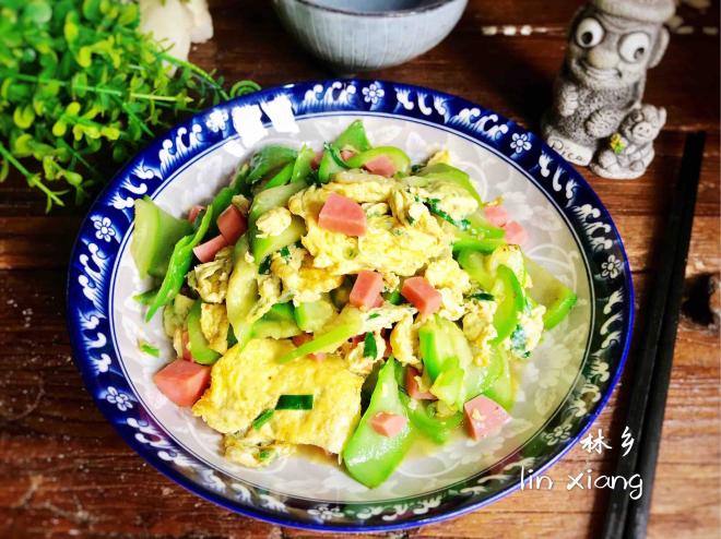 火腿丝瓜炒鸡蛋