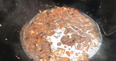 加入适量清水煮沸