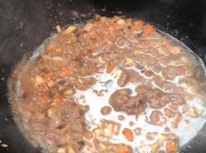 加入适量清水煮沸