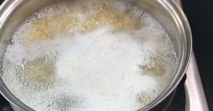 转小火熬煮30分钟左右