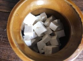 放入陶罐中
