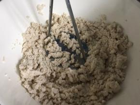 把豆腐压成泥状