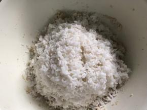 加入豆腐中，充分拌匀