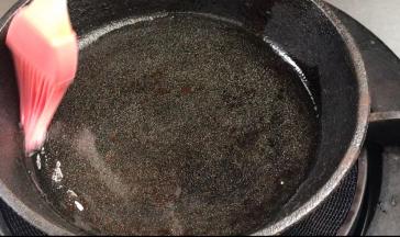 平底锅刷一层薄薄的油
