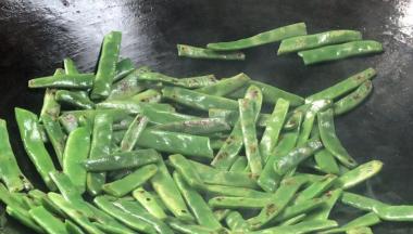 炒至表面有焦黄