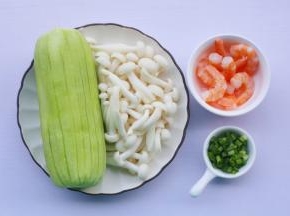 准备好所有食材。