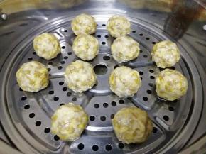 槐花团子出锅了。