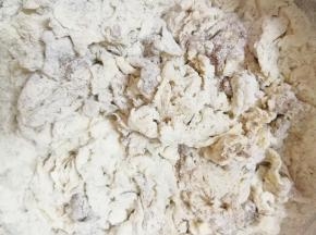 用筷子挑拌成絮状。