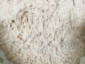 一个小时左右，面团发酵好了。