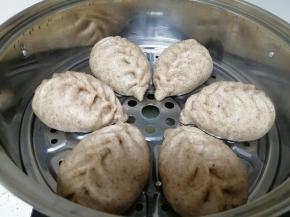 胖乎乎的包子出锅了。