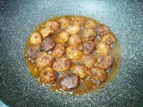 下入肉丸。
