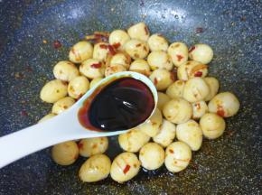 加入蚝油。
