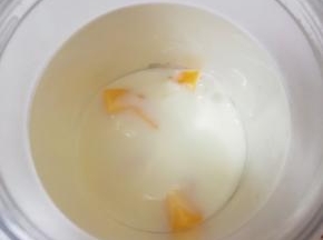 加入原味酸奶。