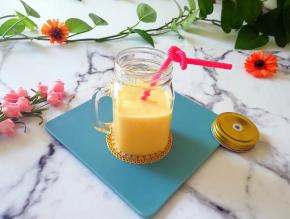 不到一分钟时间，黄桃奶昔就做好了。